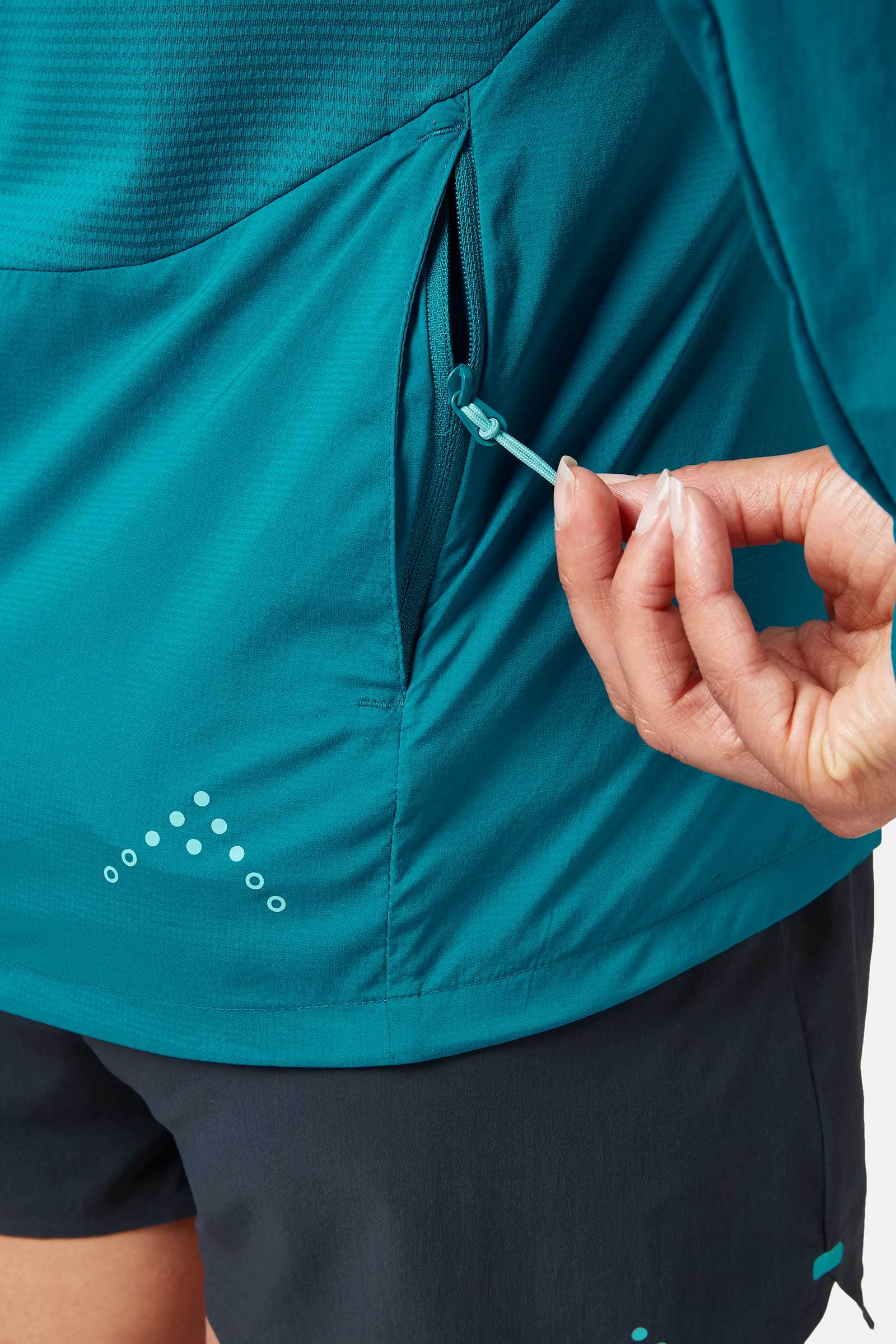 windveil_jacket_aspengreen_zest_qws_68_asz_model_detail_03