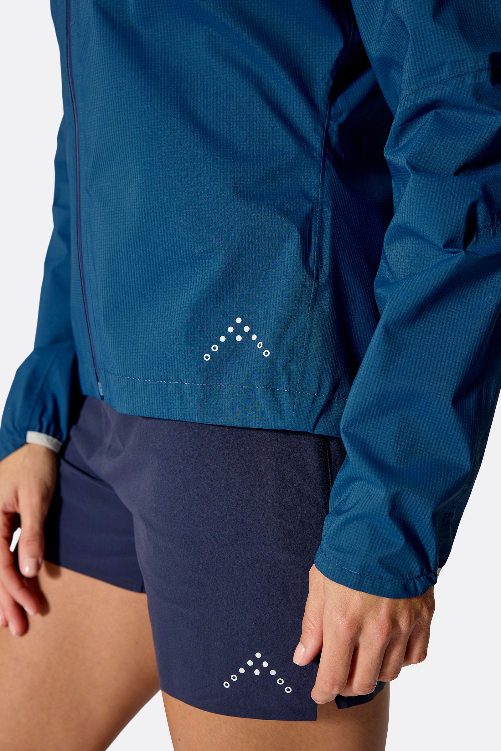 womens_downpour_trail_light_jacket_tempestblue_qw (10)