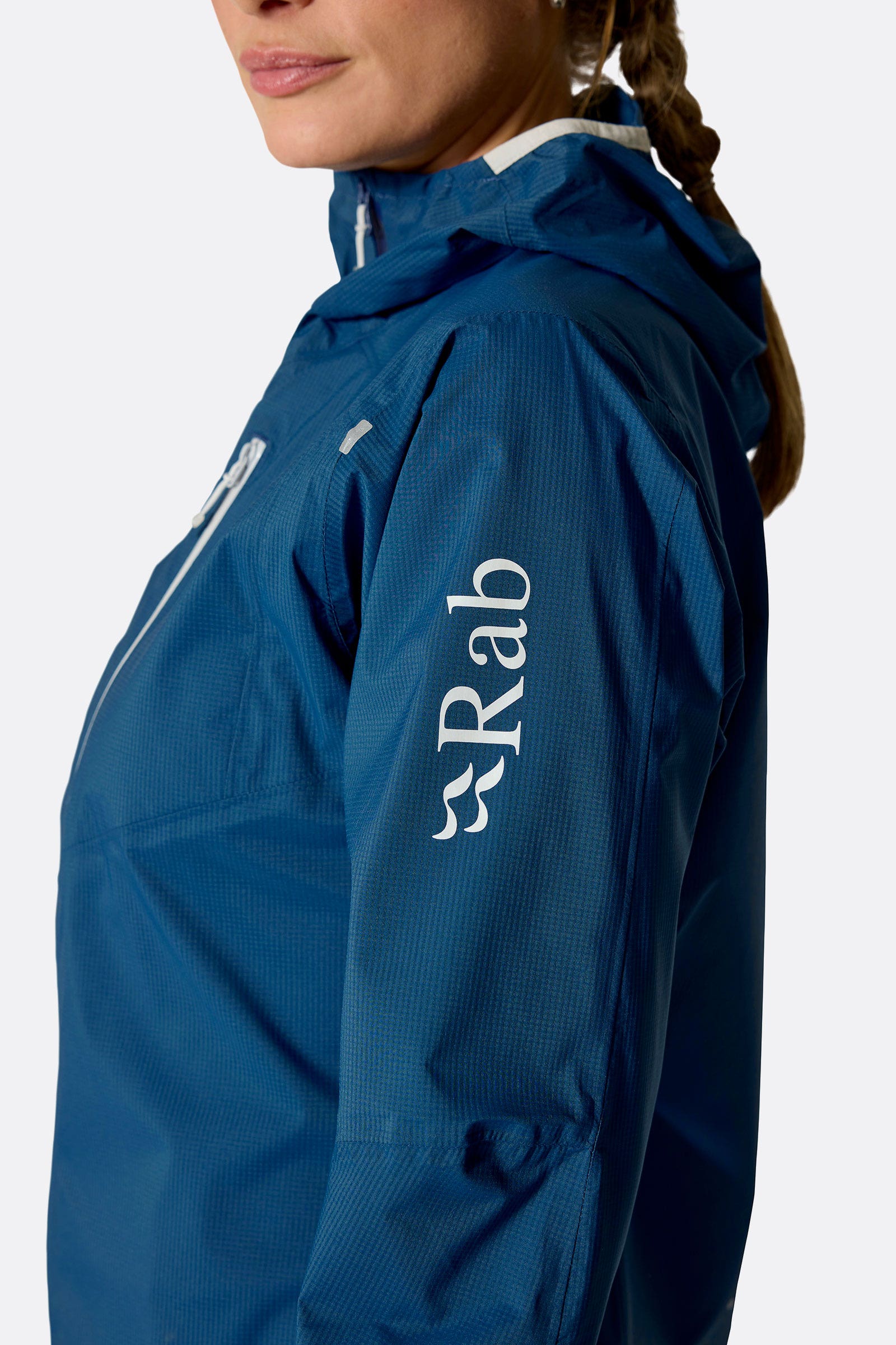 womens_downpour_trail_light_jacket_tempestblue_qwi_19_