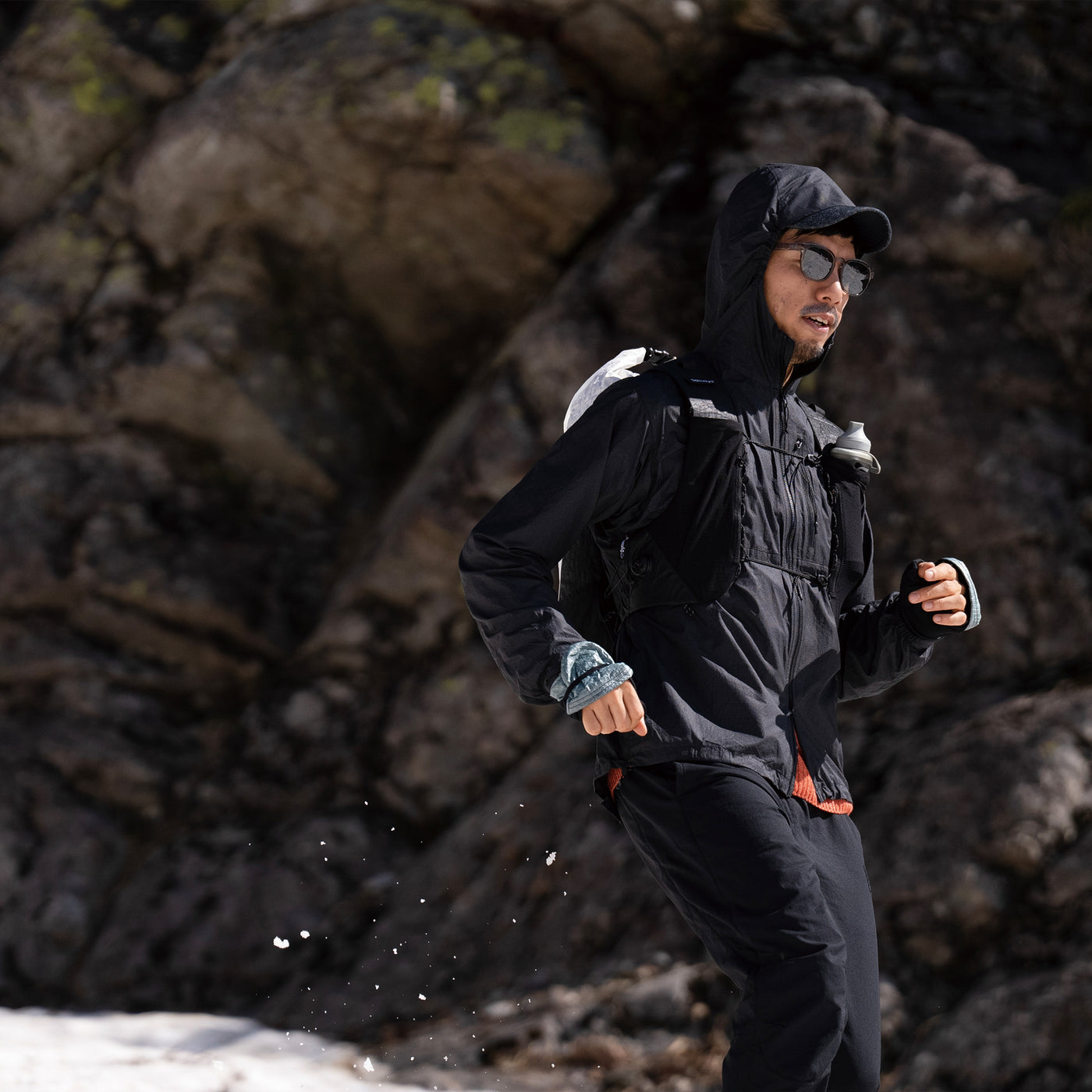 static-apostle-dyneema-hoody-fld3_1400x
