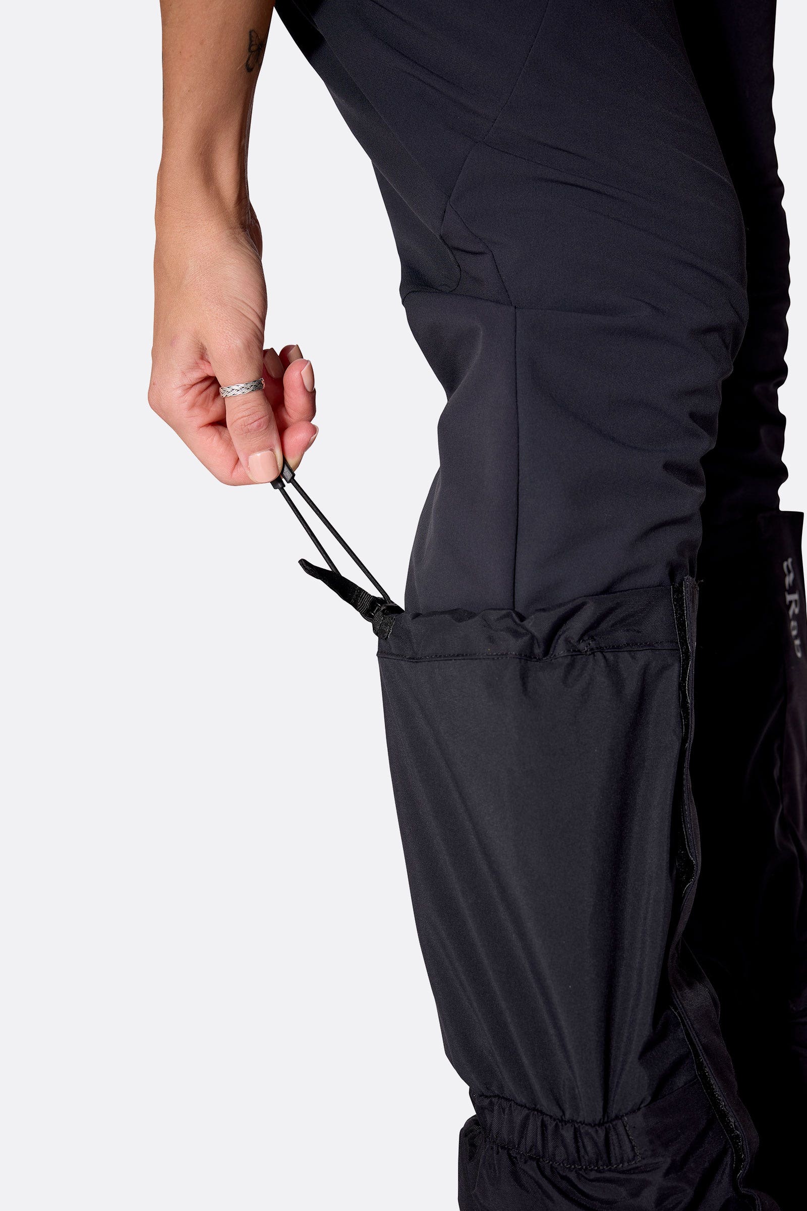 kangri_gtx_gaiter_black_qaj_42_blk_model_detail_5572