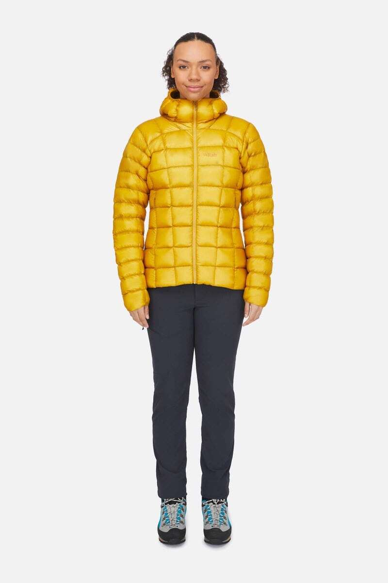 womens_mythic_alpine_jacket_sahara_qdb_46_sah_model_front_full