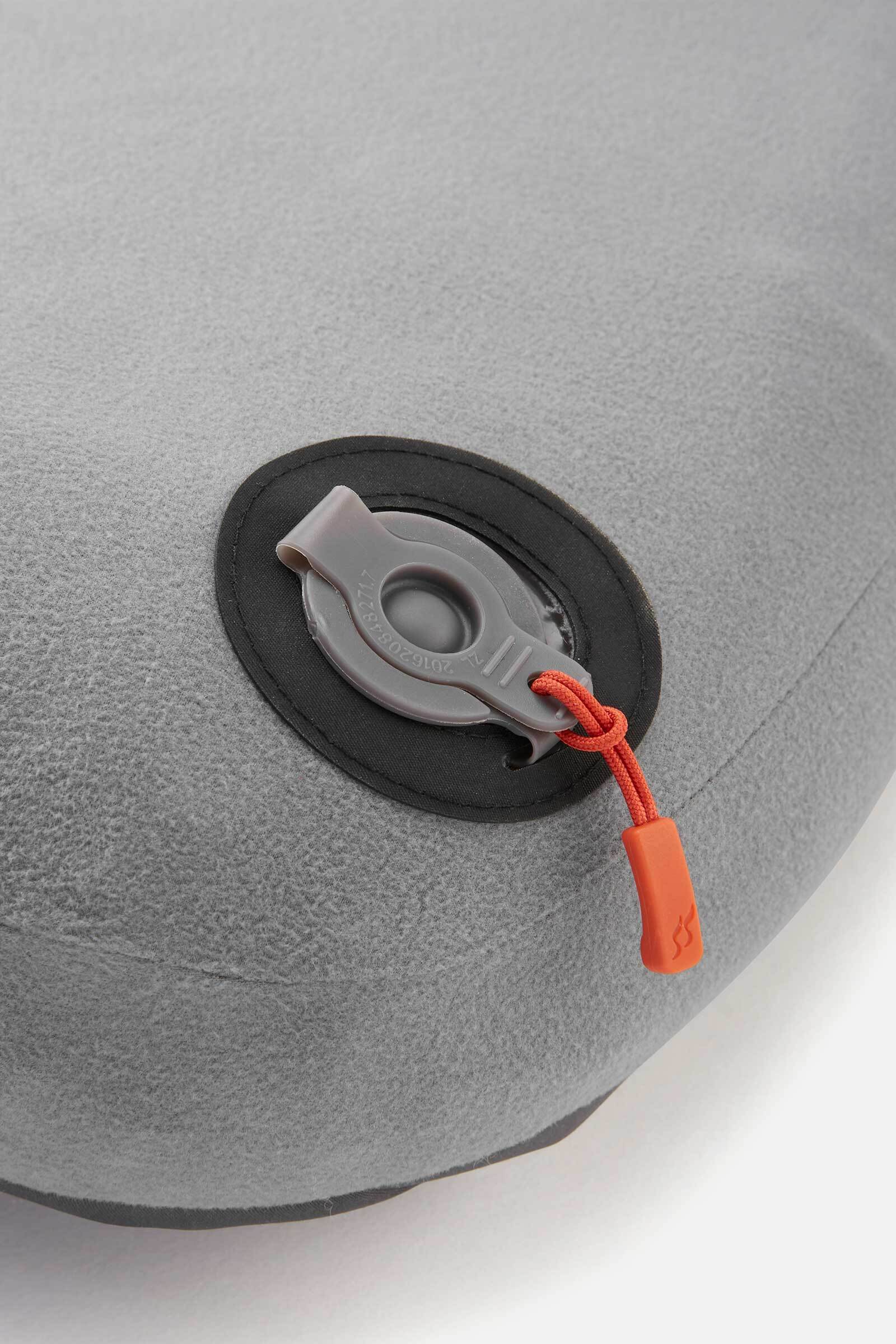 stratosphere_pillow_graphene_qmb_01_grh_detail_01
