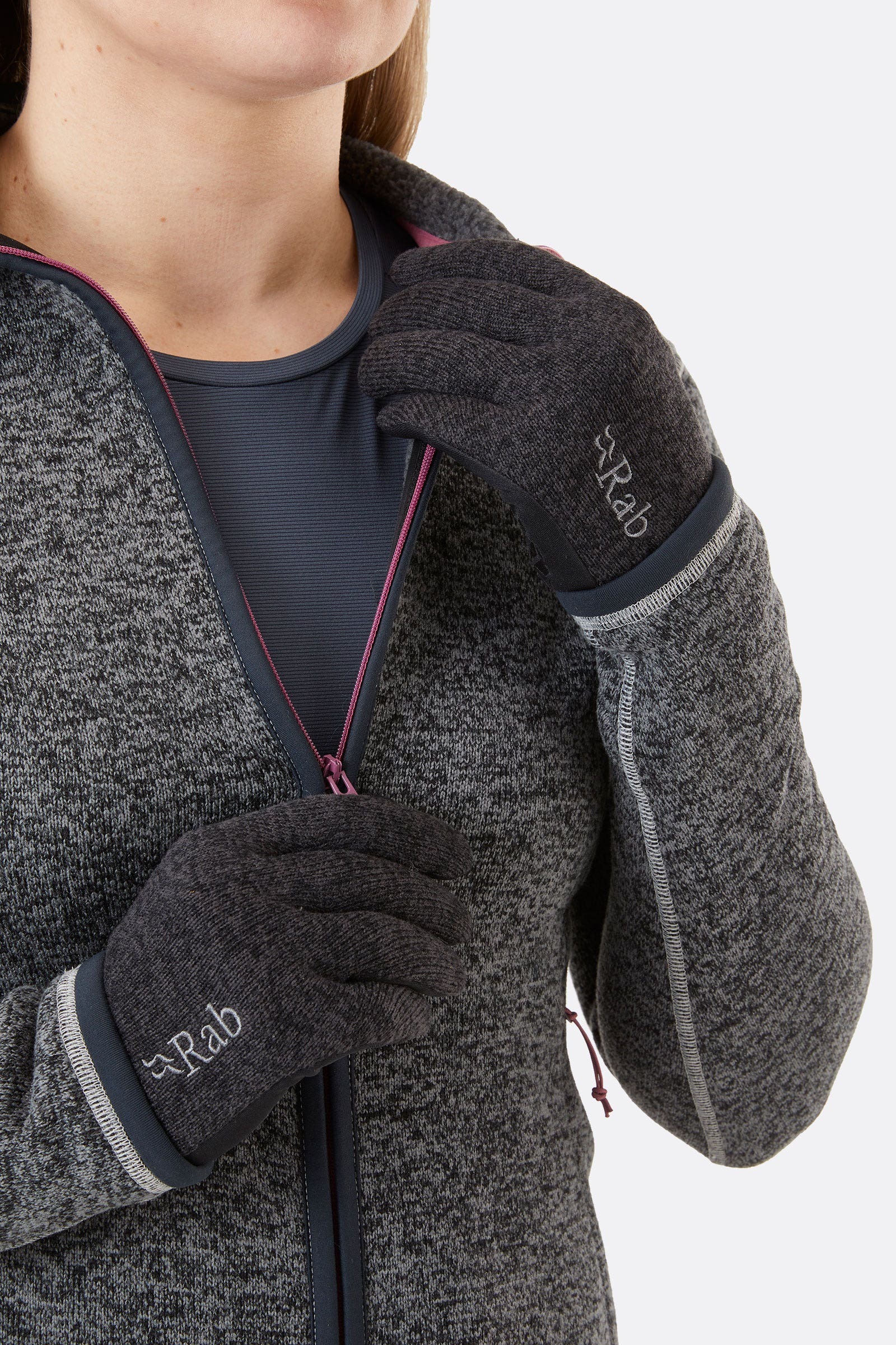 womens_quest_windstopper_gloves_qaj_67_ant_model2