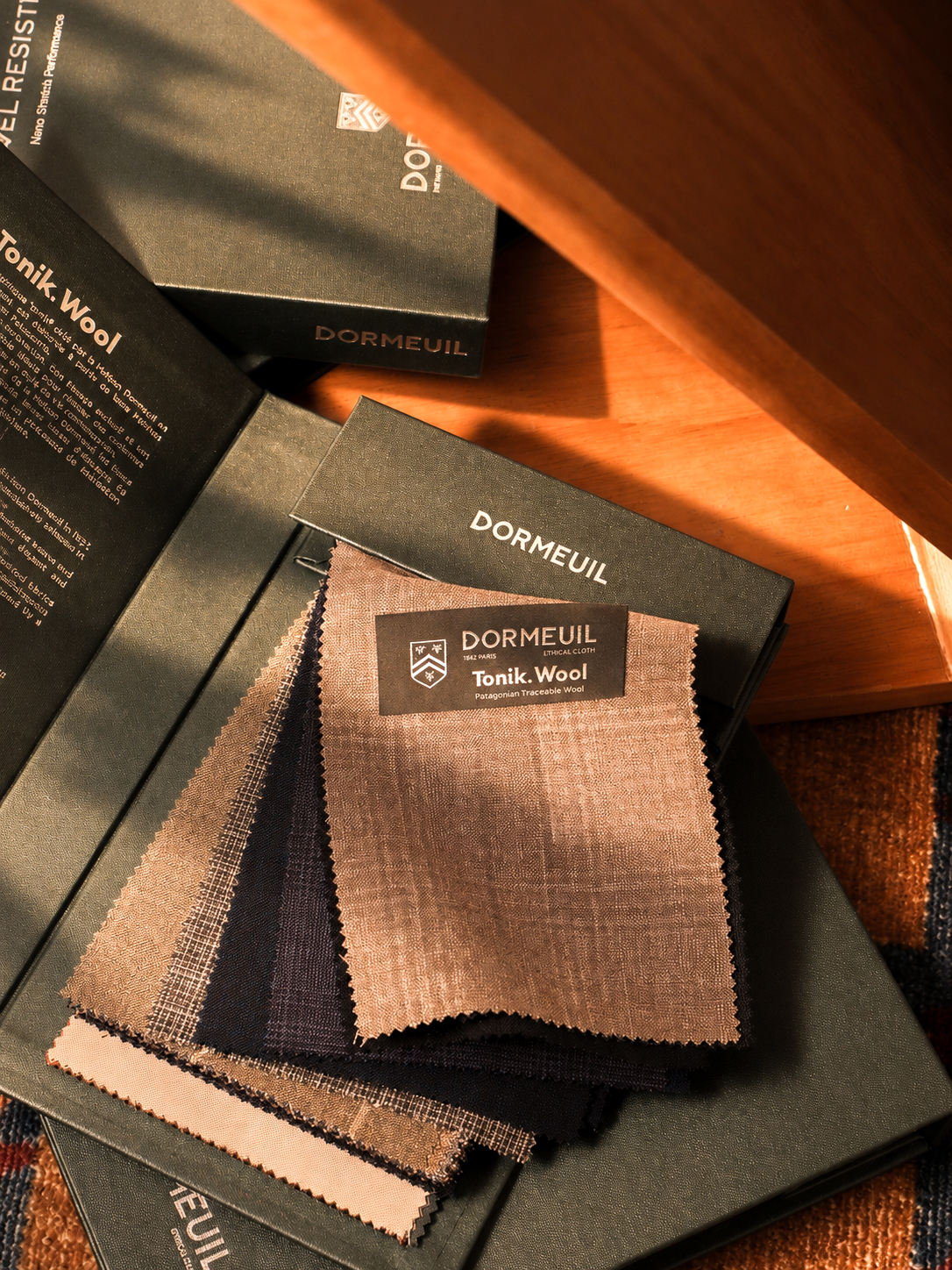 高級布料檔案｜Dormeuil 多美：為什麼它是 Accurate Studio 最愛的布料品牌之一？