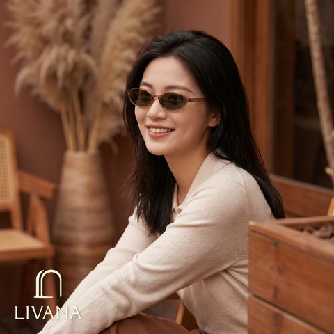 out_茶框墨綠片_01_戶外女