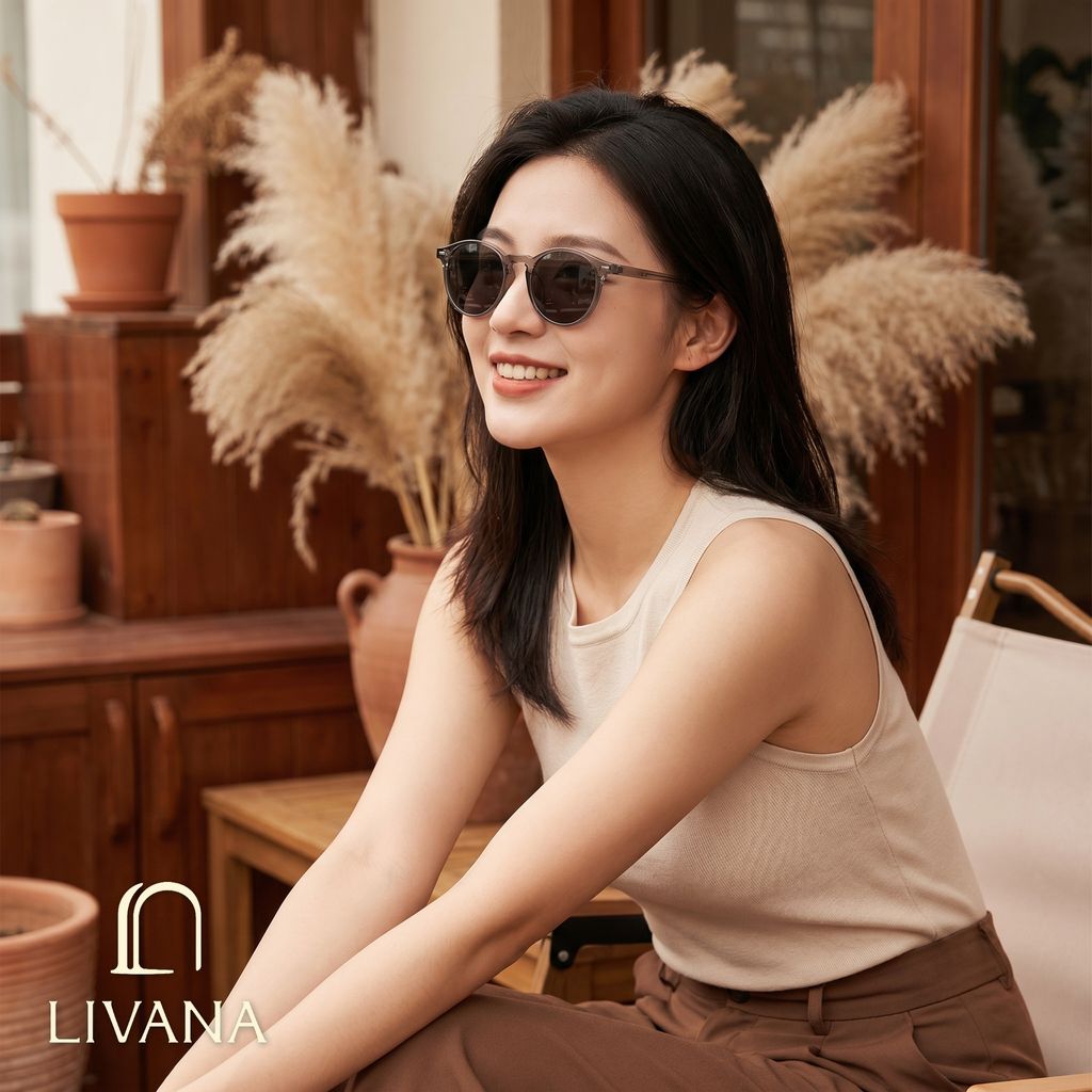 out_灰框灰片_01_戶外女
