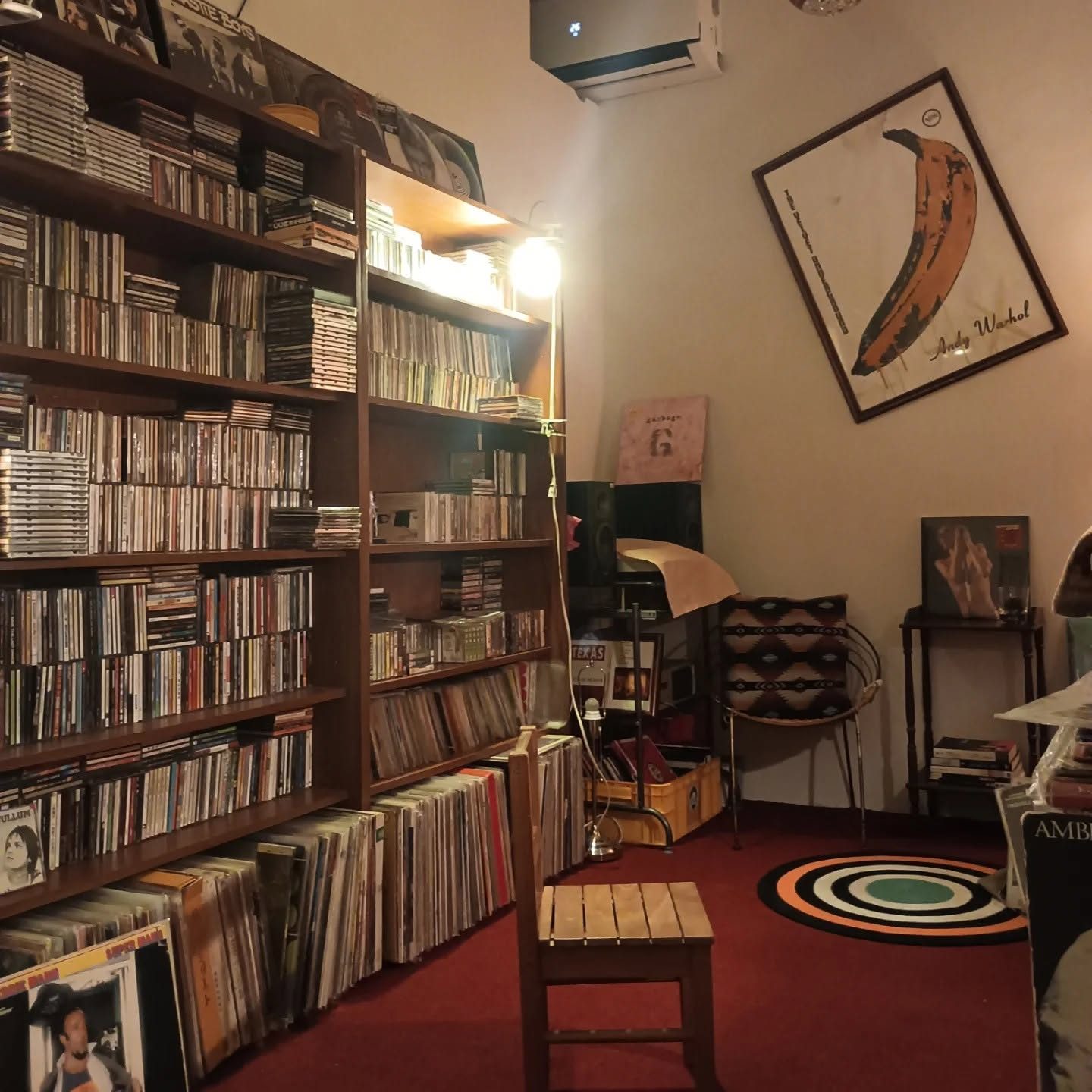 04_現店_黑膠牆