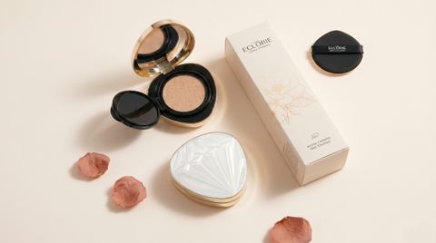 Quiet-luxury_flat-lay_of_two_eclorie_202606081924
