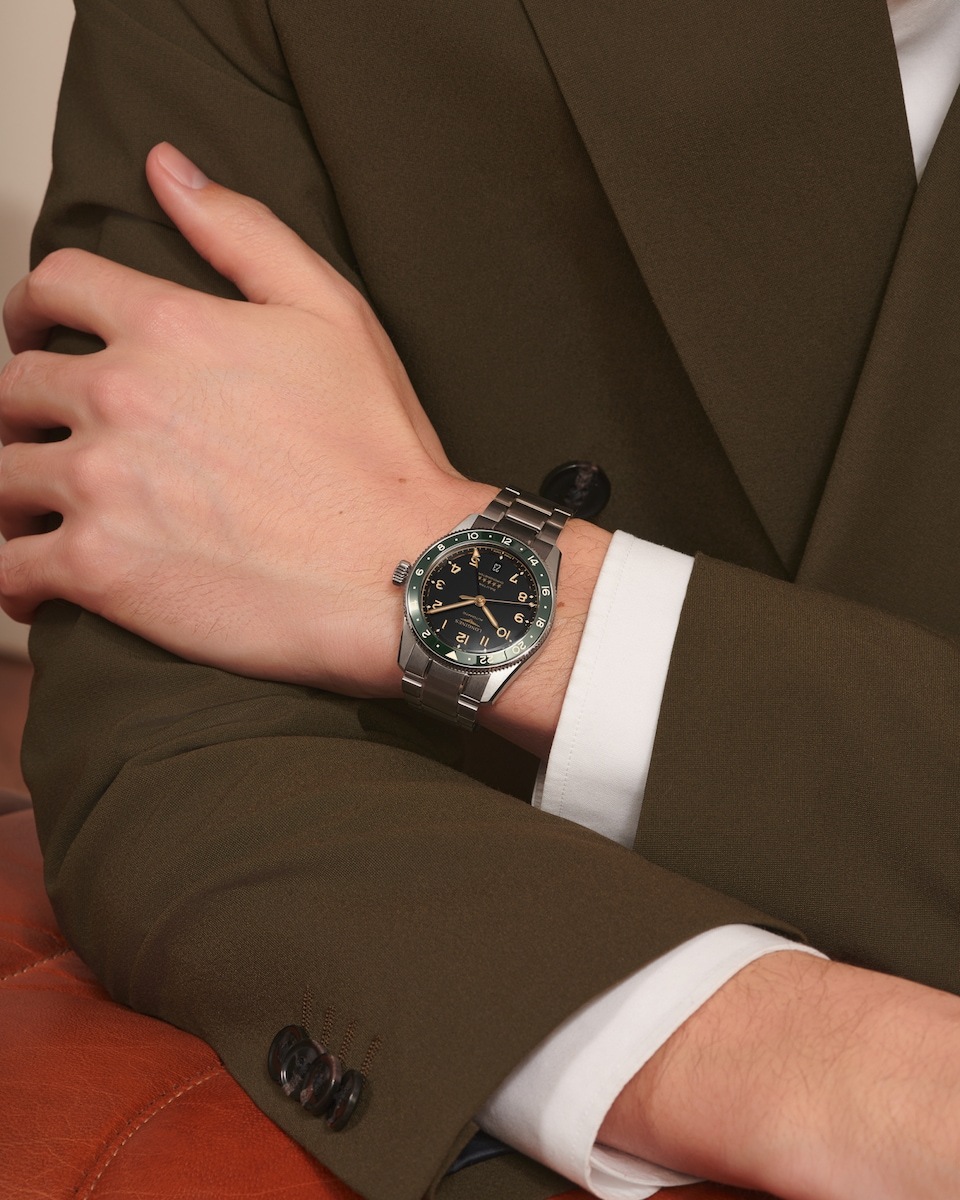 longines-spirit-zulu-time-l3-802-4-63-6-detailed-view-1600x2000-2-4f58b8