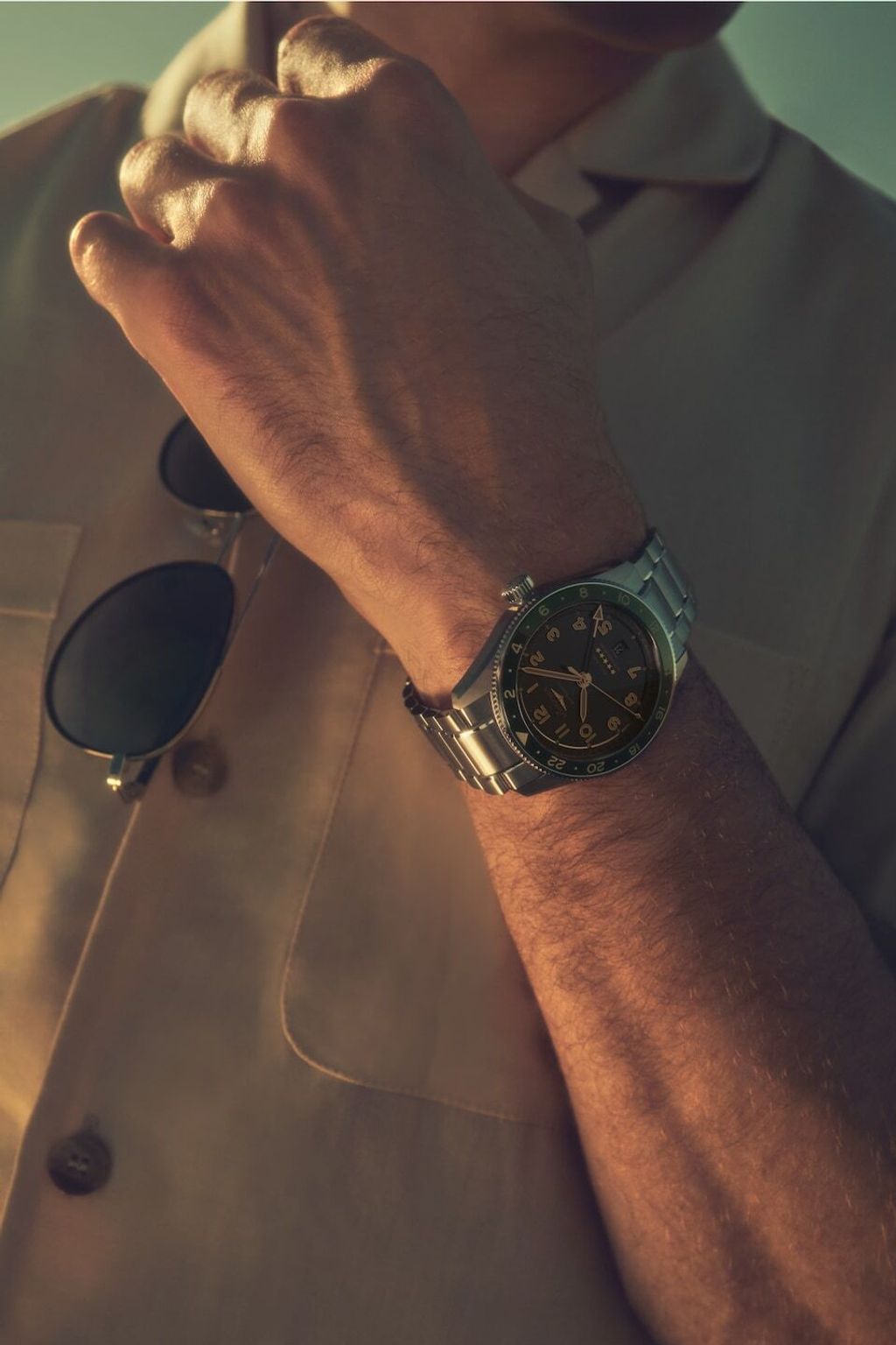 longines-spirit-zulu-time-l3-812-4-63-6-detailed-view-1333x2000-10-729dc0