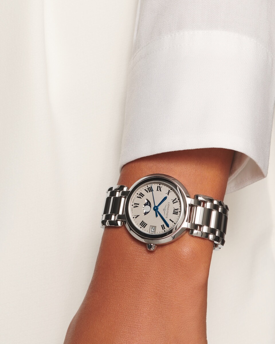 longines-primaluna-moonphase-l8-115-4-71-6-detailed-view-1600x2000-4-71b283