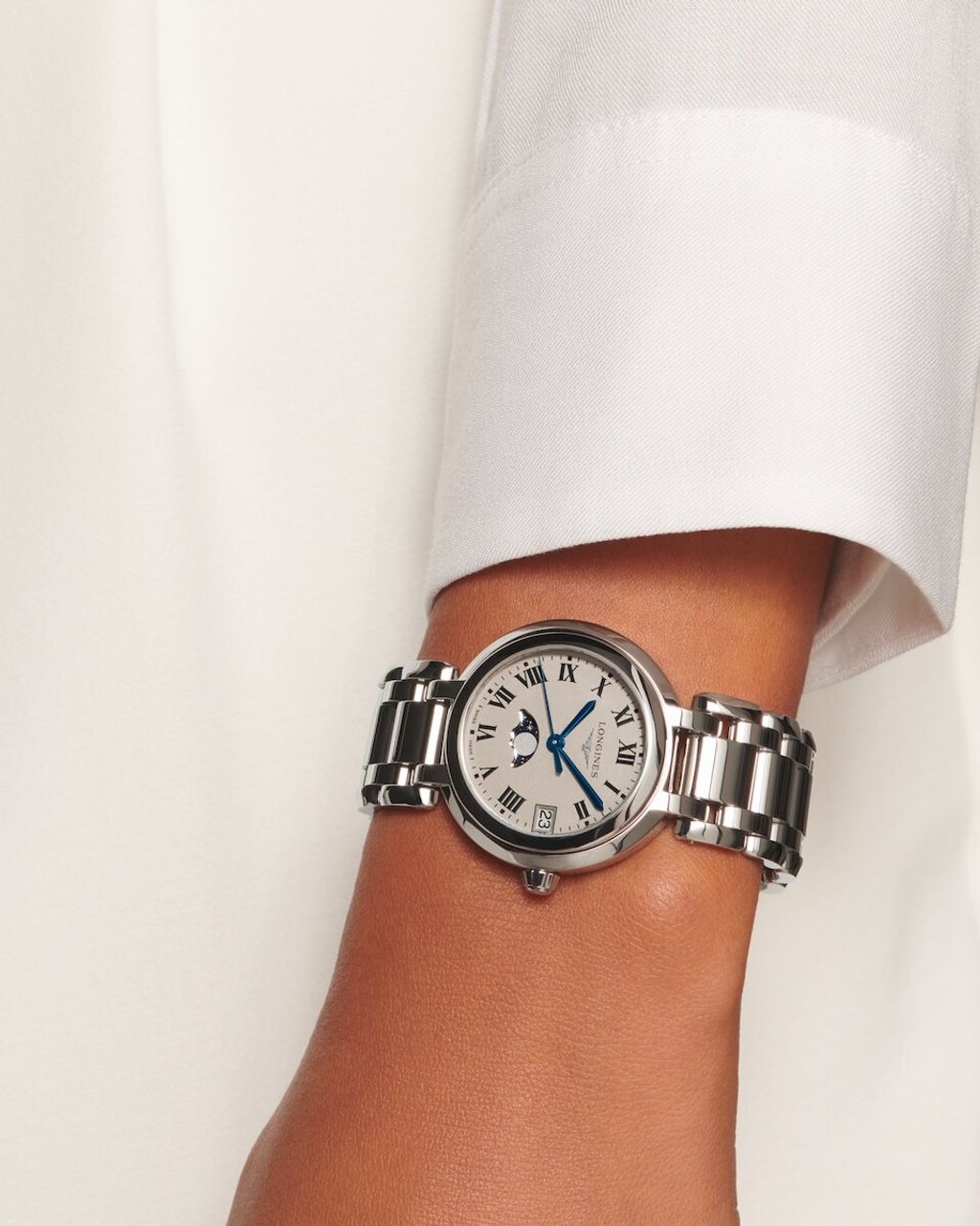 longines-primaluna-moonphase-l8-115-4-71-6-detailed-view-1600x2000-4-71b283