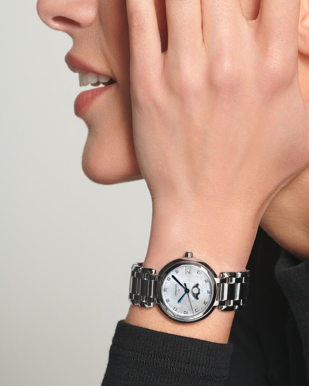 longines-primaluna-moonphase-l8-115-4-87-6-detailed-view-1600x2000-4-d15ccc