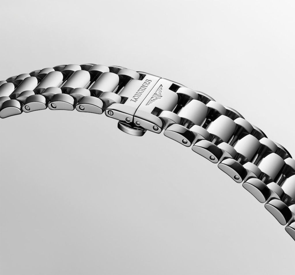 longines-primaluna-moonphase-l8-126-4-87-6-detailed-view-2143x2000-5-9ba834
