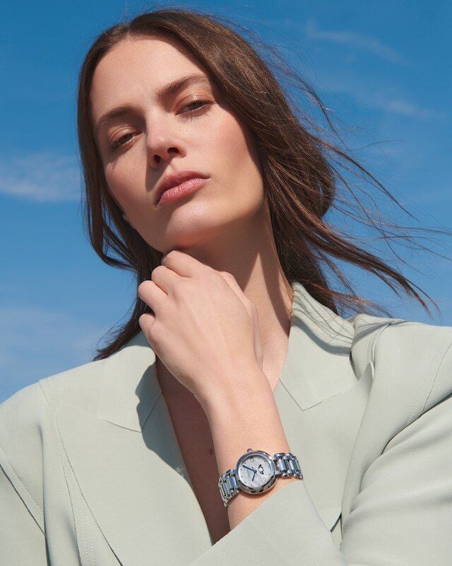 longines-primaluna-moonphase-l8-115-4-87-6-detailed-view-1600x2000-9-19bf37