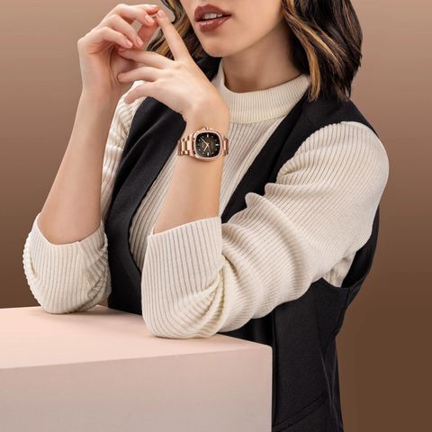 M049.307.33.296.00_6_wrist_1