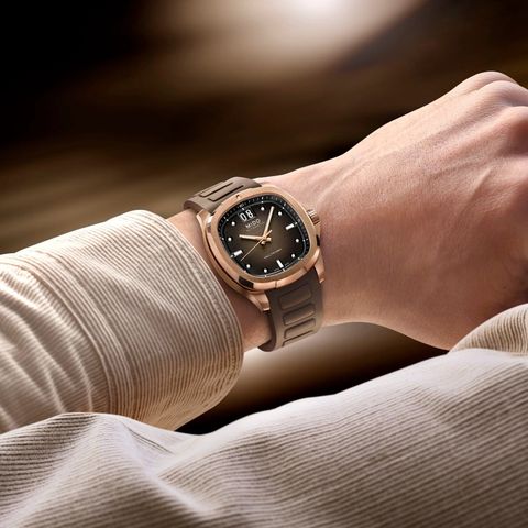 M049.526.37.291.00_6_wrist_1