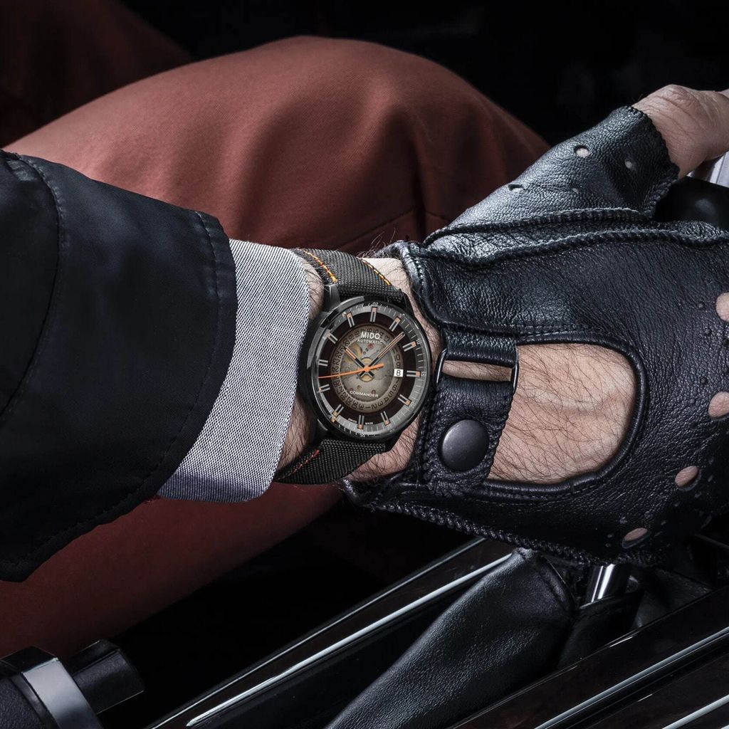 M021.407.37.411.00_6_wrist_1