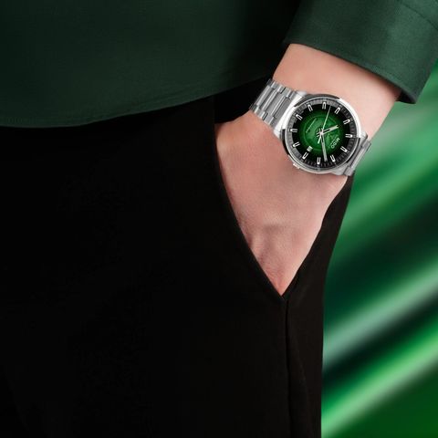 M021.407.11.411.03_6_wrist_1
