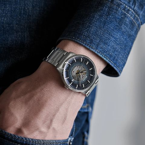 M021.407.11.411.01_6_wrist_1