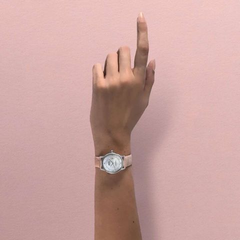 M037.207.16.106.00_6_wrist_1