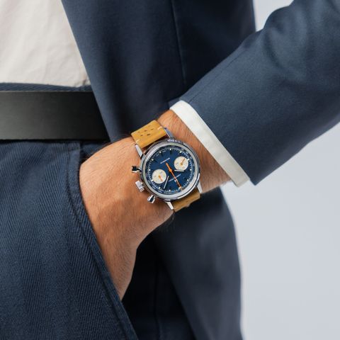 h38429541_wristshot