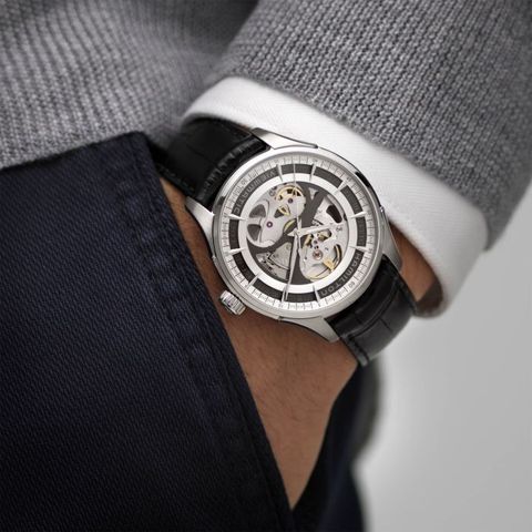 h42555751_wristshot