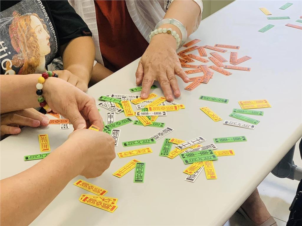 senior-community-eye-care-activity-training