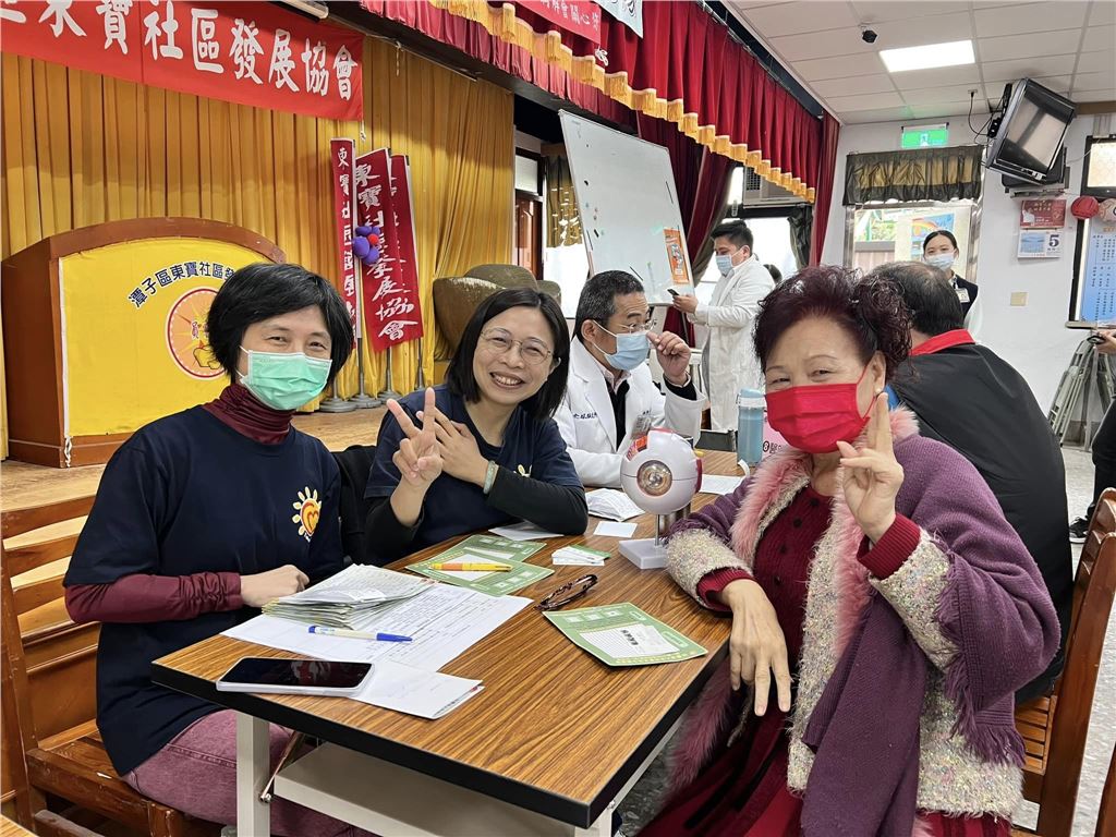 eye-doctor-consultation-dongbao-community