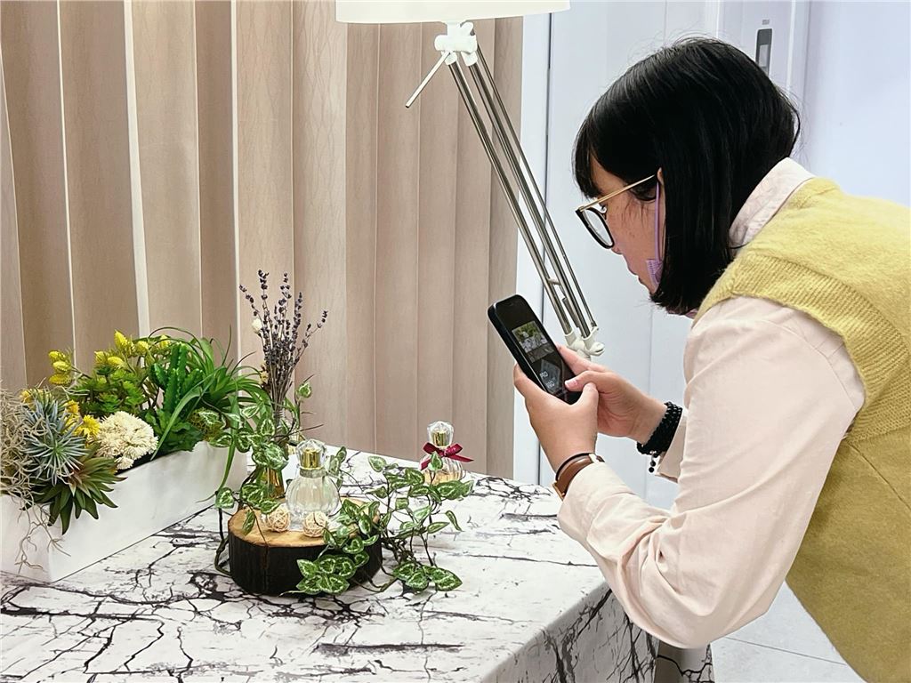 2024-care-worker-creative-aromatherapy-workshop