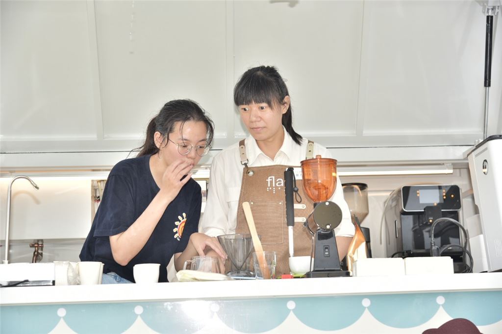visually-impaired-barista-serving-coffee-from-mobile-coffee-truck