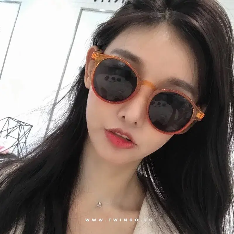 透橘色