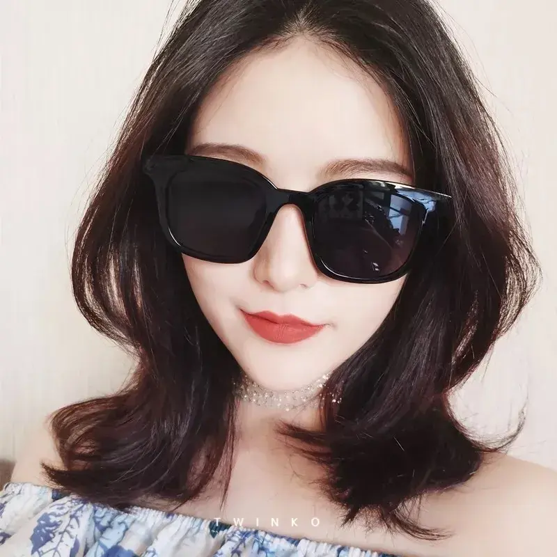 黑框黑鏡片