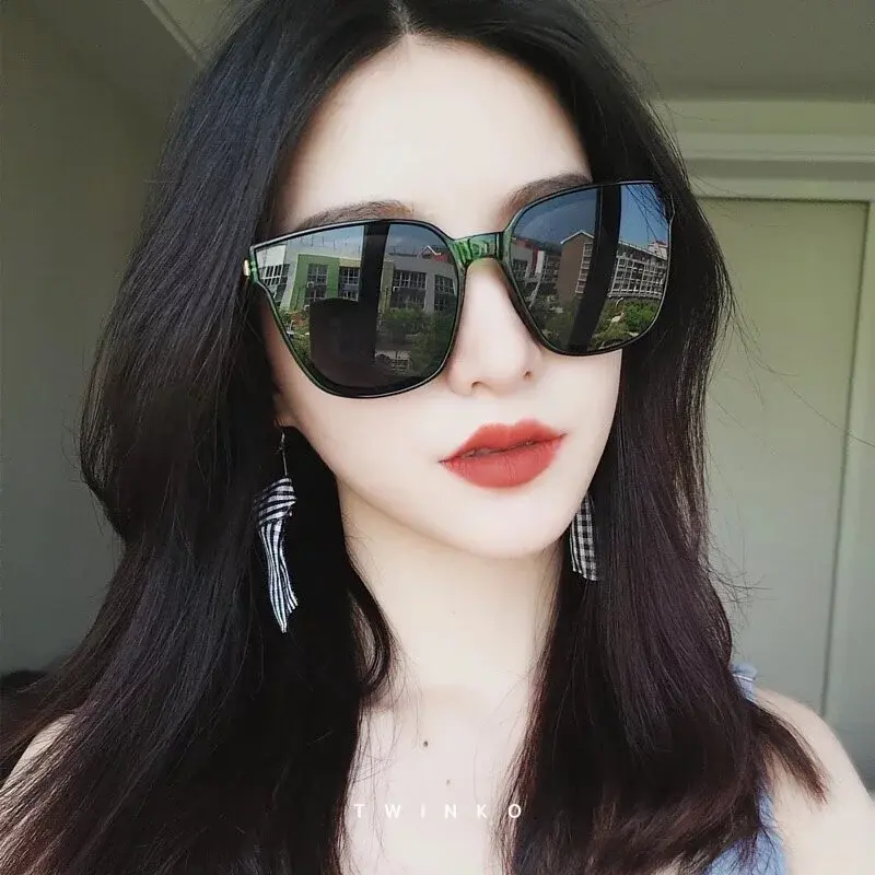 墨綠框黑鏡片