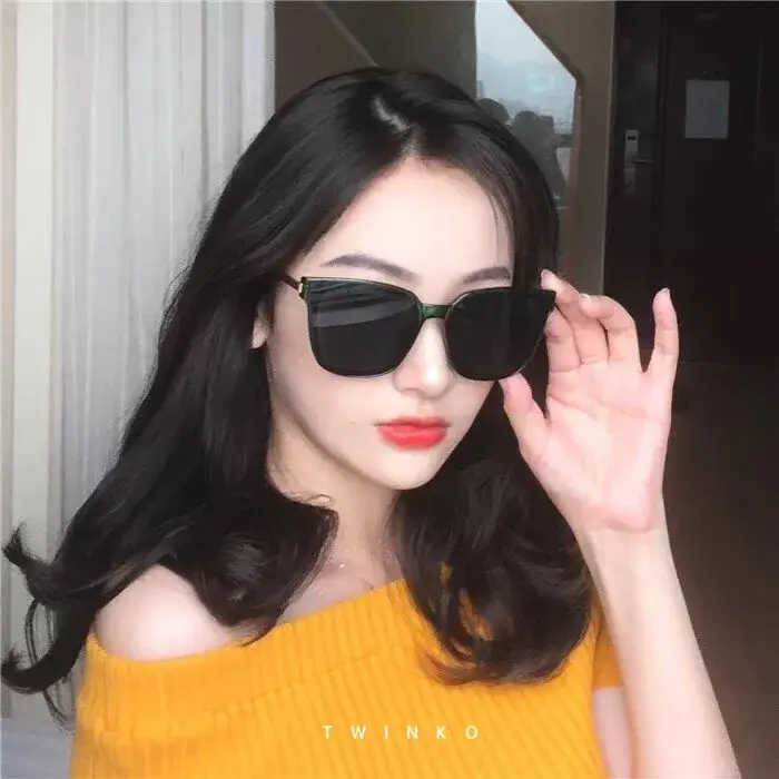 黑框黑鏡片