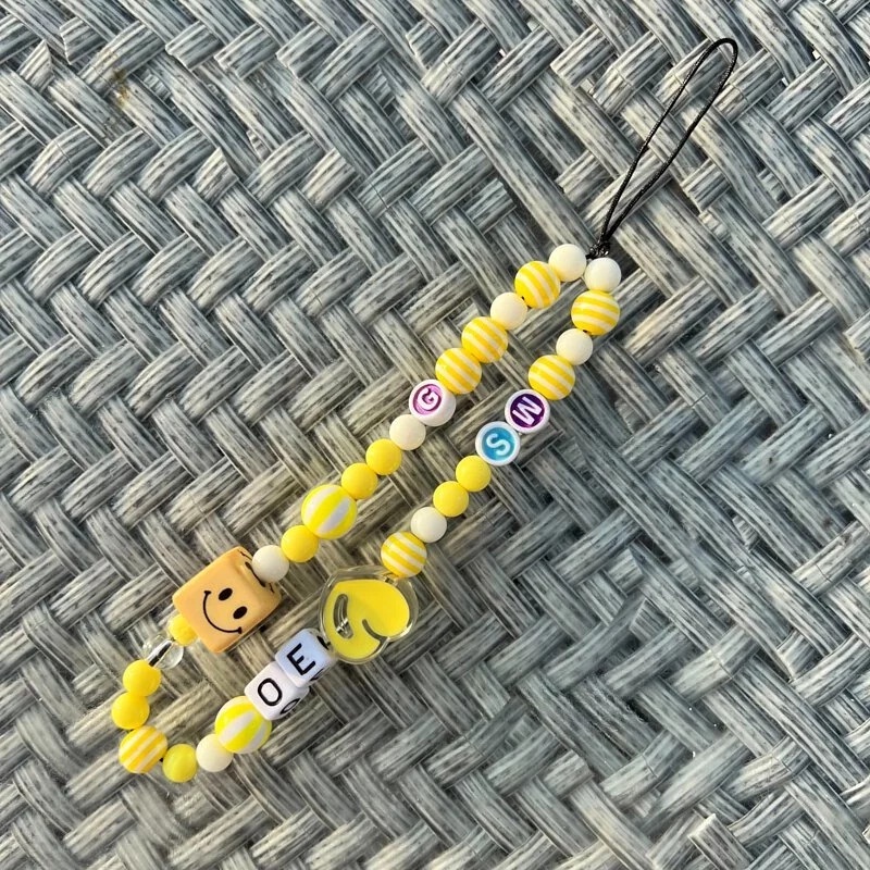 黃色方形笑臉珠珠