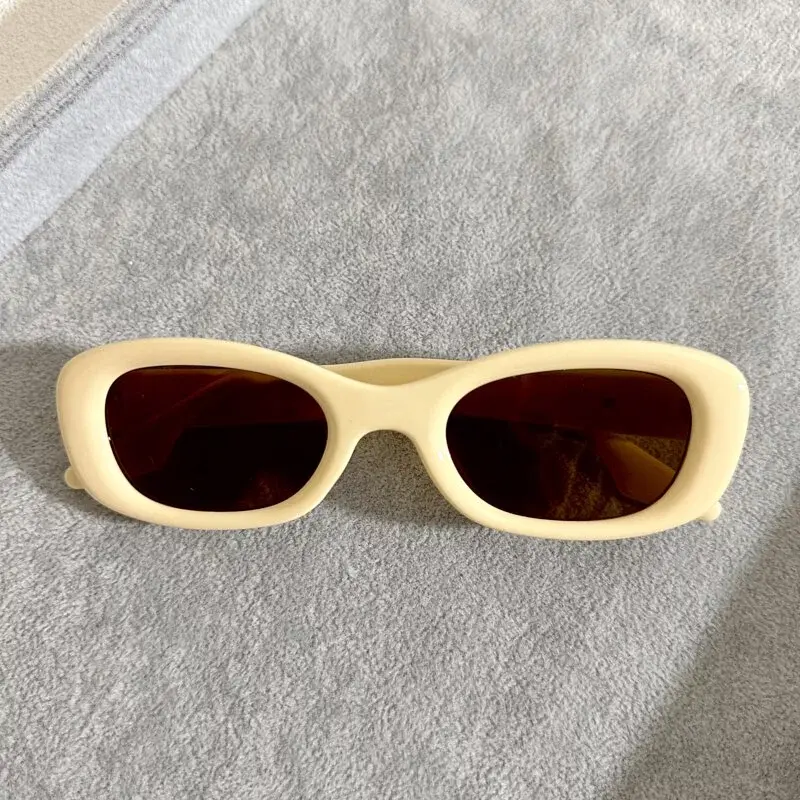米白色