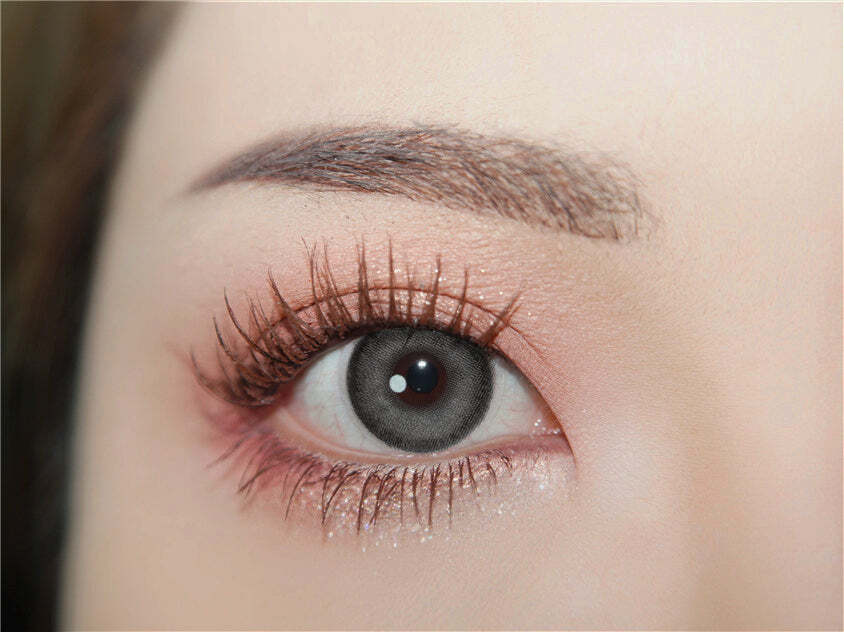 kazzue-color-contacts-absolute-gray-2