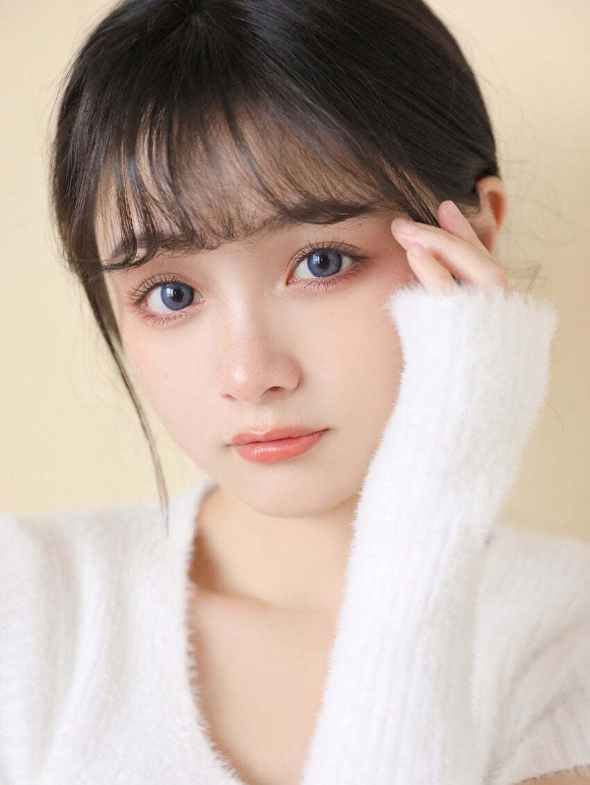 kazzue-color-contacts-absolute-blue-3