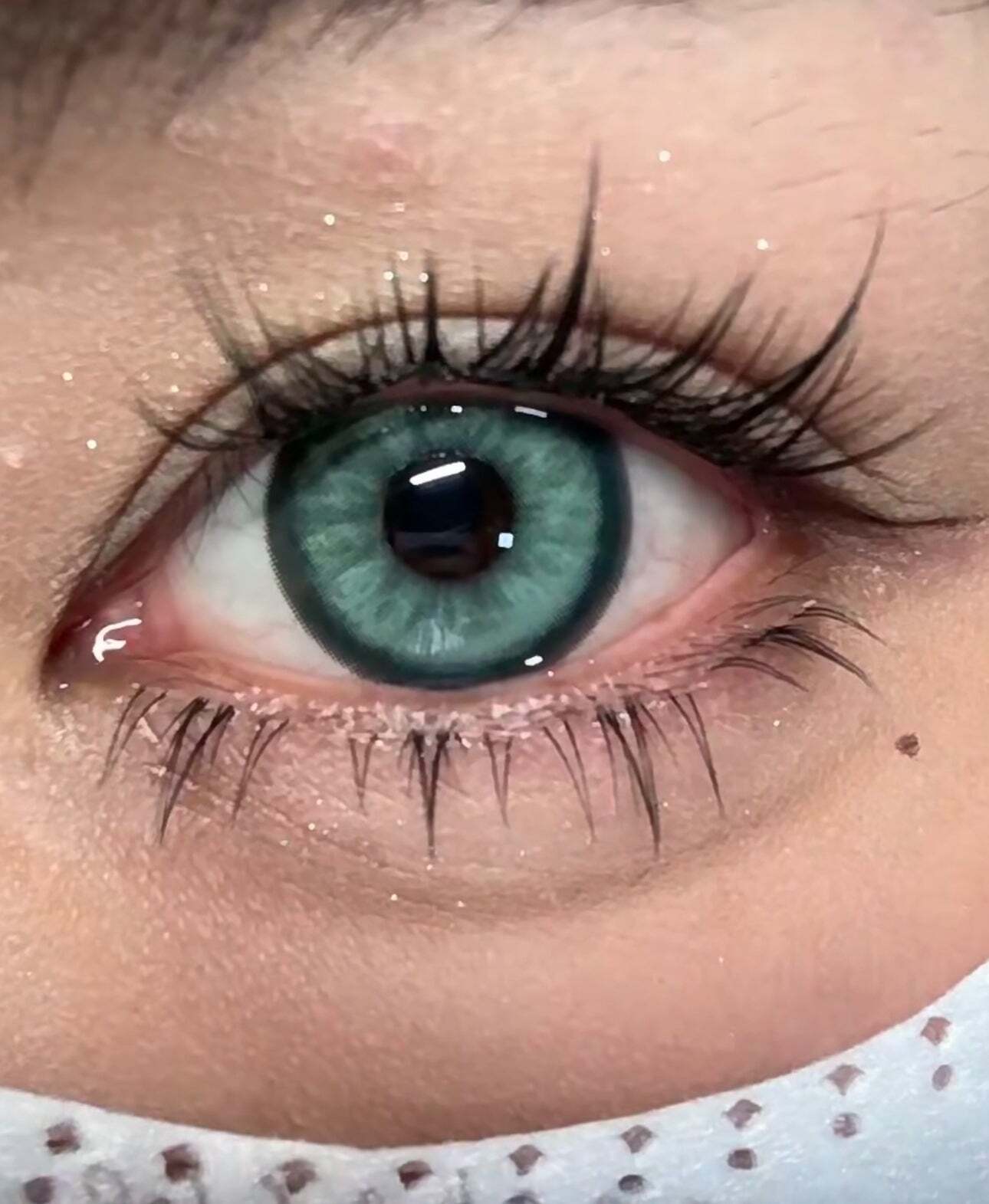 kazzue-color-contacts-glitz-green-2
