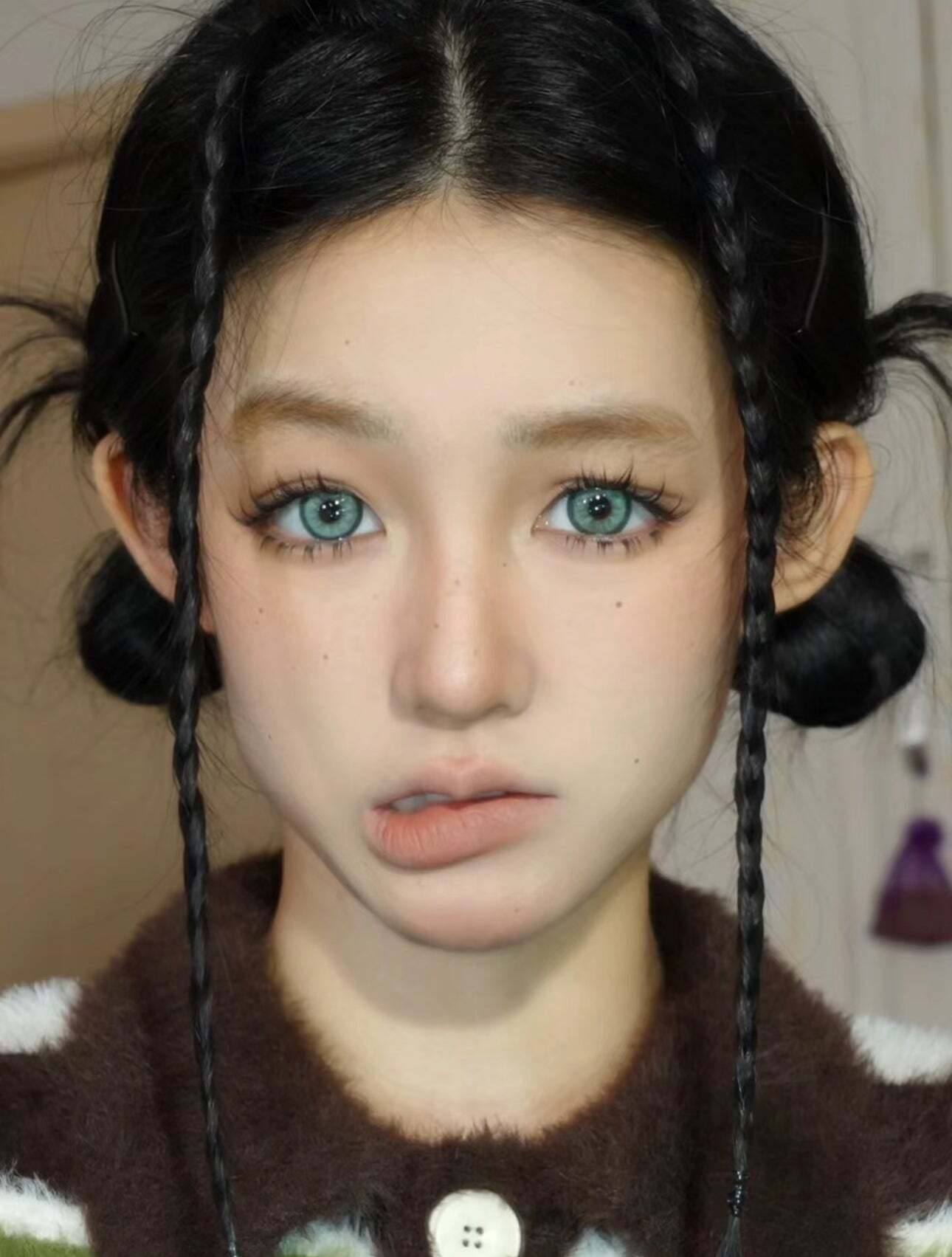 kazzue-color-contacts-glitz-green-3