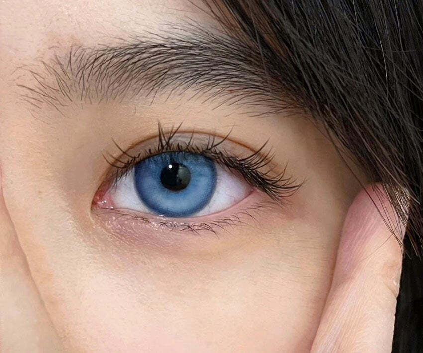 kazzue-color-contacts-dark-mermaid-2