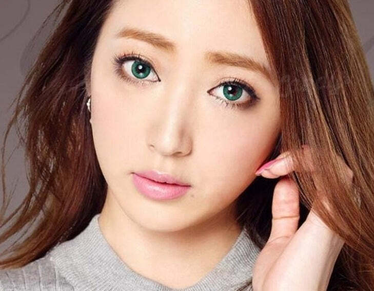 kazzue-color-contacts-fay-green-3