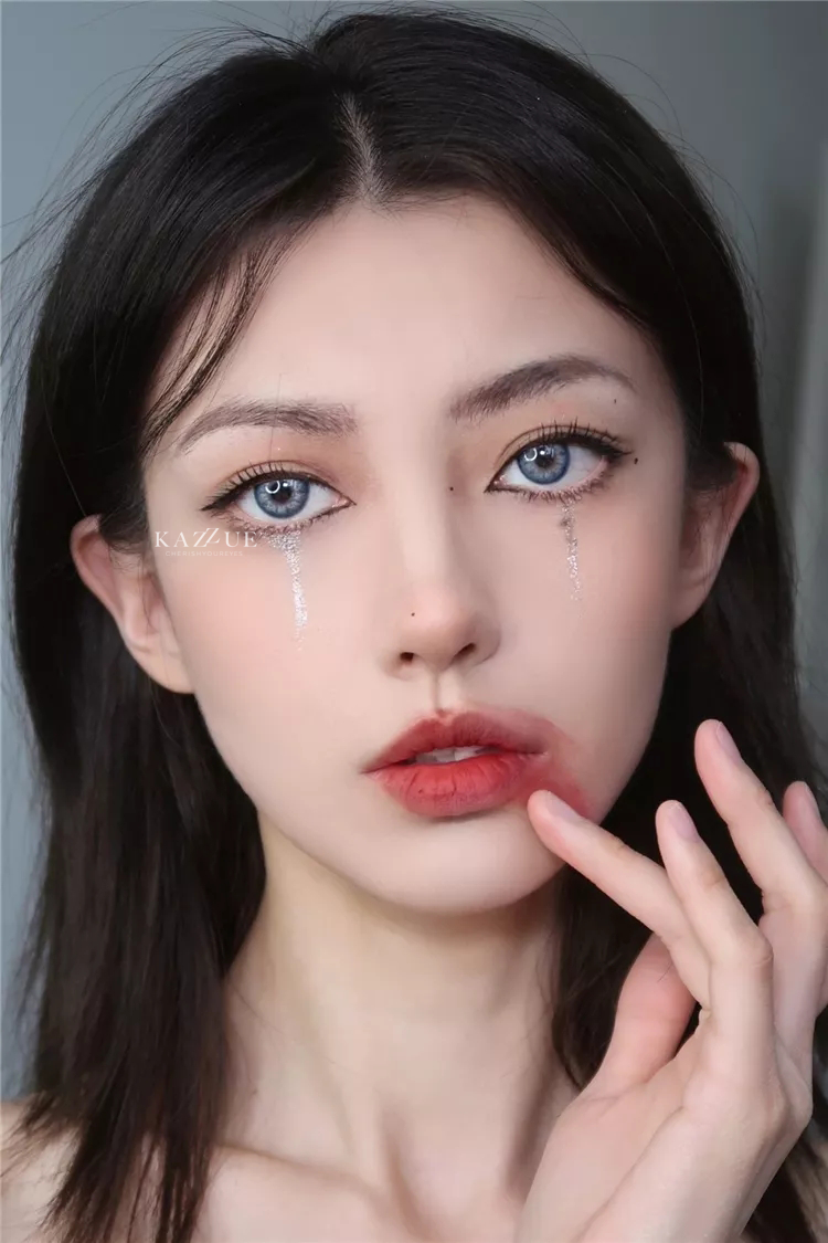 kazzue-color-contacts-desire-blue-3