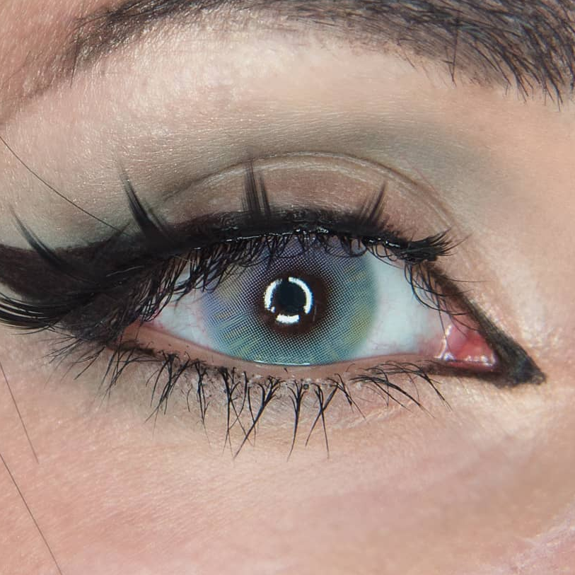 kazzue-color-contacts-romantic-blue-2