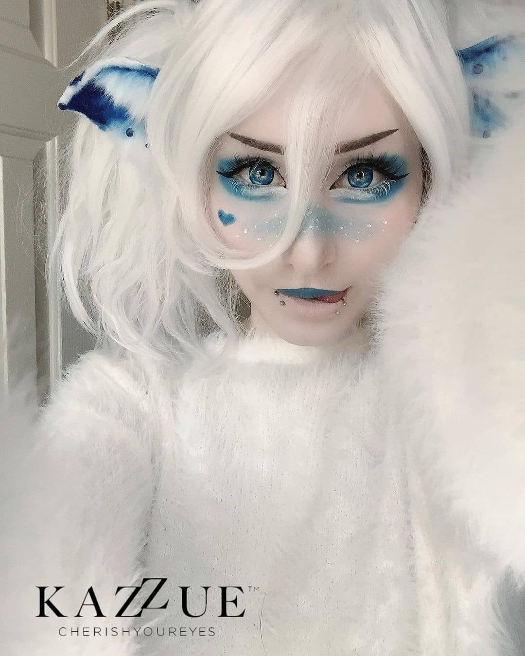 kazzue-color-contacts-galaxy-blue-3