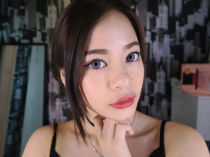 kazzue-color-contacts-twilight-gray-3