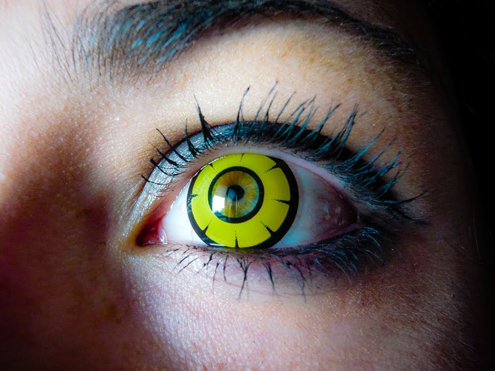 kazzue-color-contacts-twilight-yellow-2