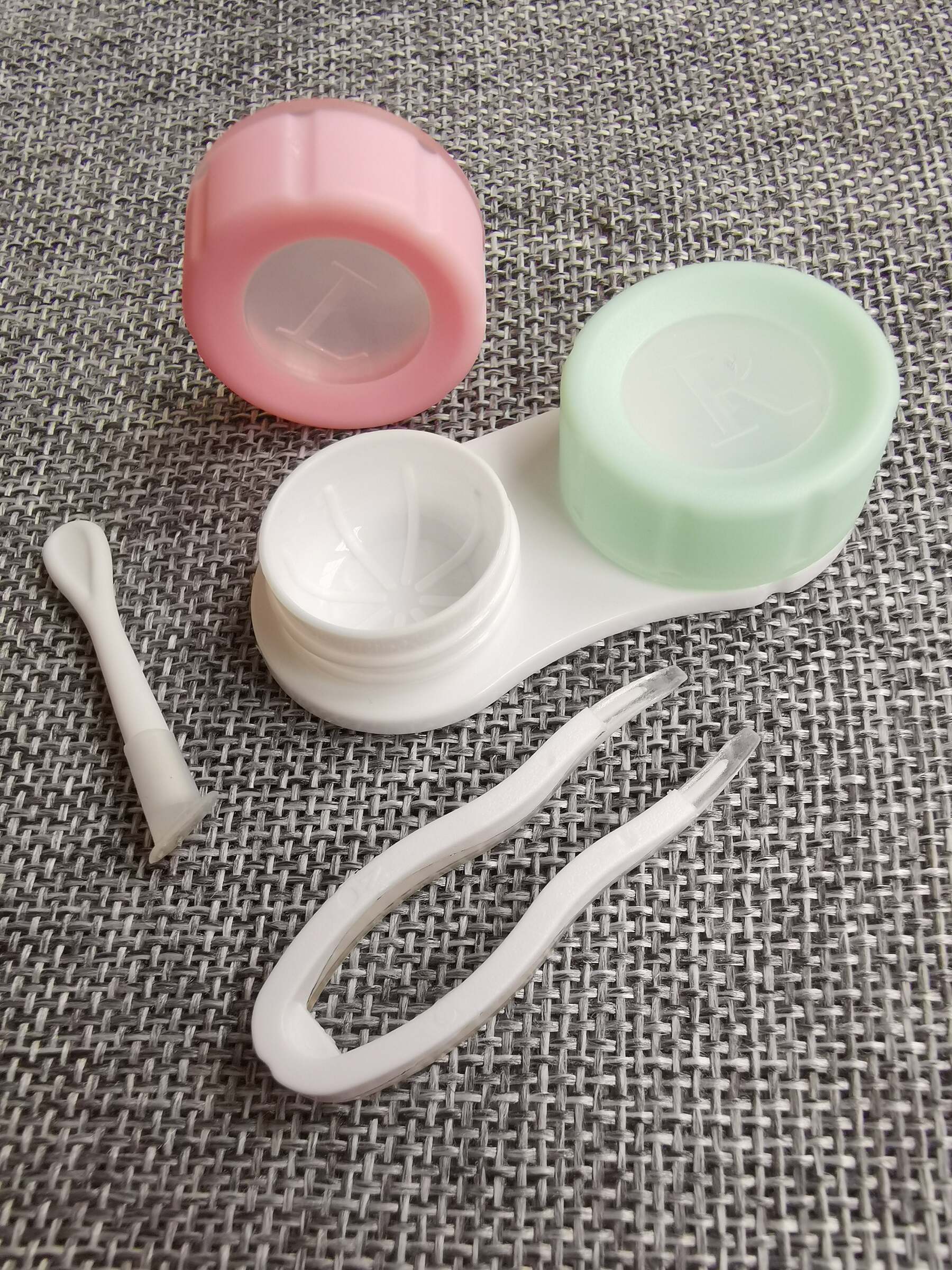 kazzue-color-contacts-3-in-1-pastel-travel-kit-case-3